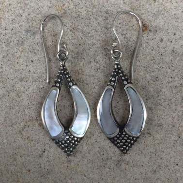 ER 13243 MP-1 PC OF HAND CARVED 925 BALI SILVER EARRINGS WITH MOP